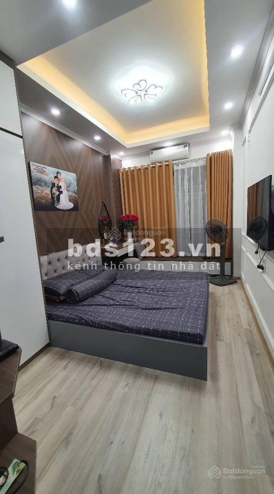 Bán nhà riêng Doãn Kế Thiện 35m2 x 5 tầng khung BTCT, ngõ nông, chủ tặng hết nội thất giá 4 tỷ 2