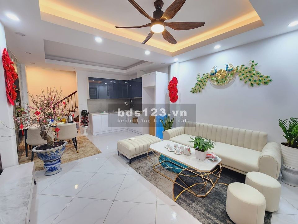 Vị trí ngõ thông gần chợ giá hơn 4 tỷ gara ô tô nhà mới đẹp ở là sướng