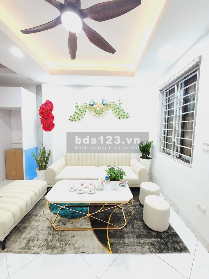 Vị trí ngõ thông gần chợ giá hơn 4 tỷ gara ô tô nhà mới đẹp ở là sướng