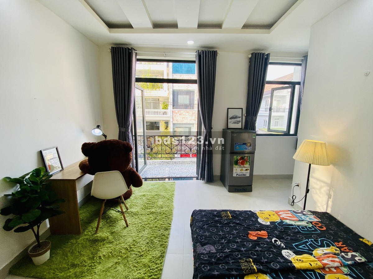 Cho thuê căn Studio có ban công cửa sổ lớn, FULL nội thất, dọn vào ở ngay