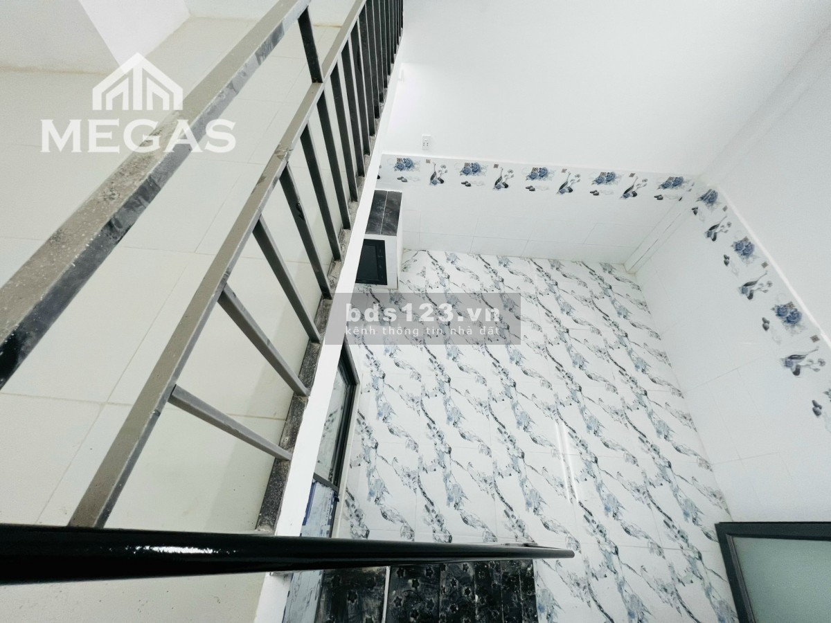 Phòng Mới Xây Gác Cao Rộng Ngay Gần Ngã Tư Bốn Xã