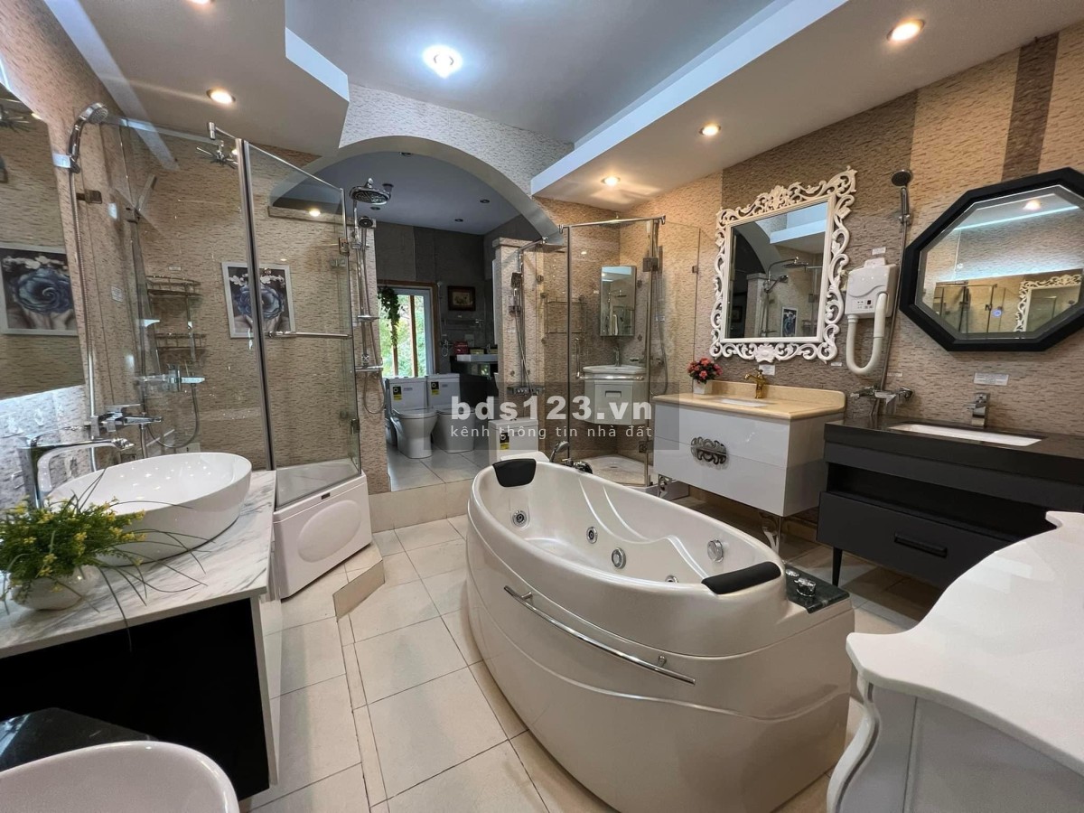 Bán nhà mặt tiền Trường Chinh 196m2, Mặt tiền/hậu 7.5/8 - 3 thoáng vĩnh viễn. O869565859. 45 tỷ (TL)