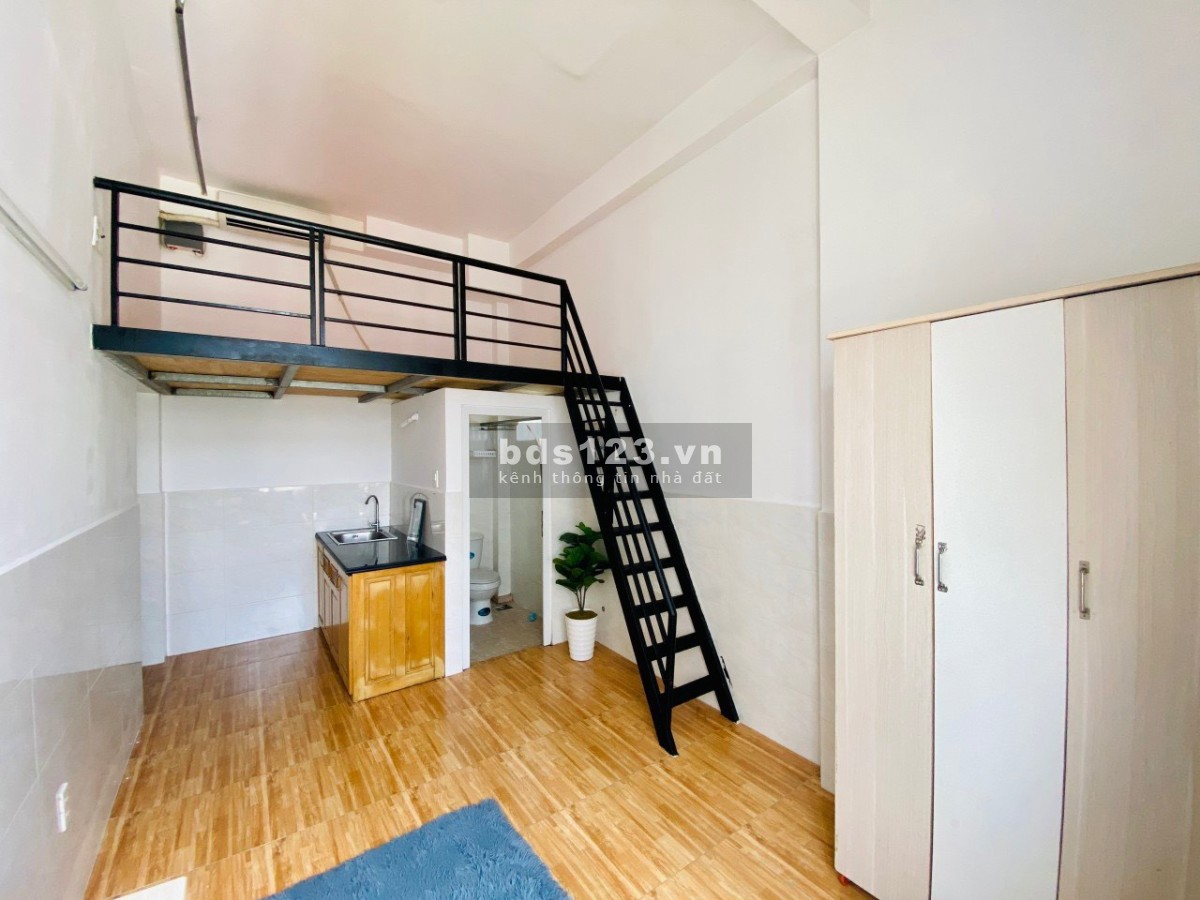 Cho Thuê Căn Hộ Gác Xép có bố trí Cửa Sổ Lớn View Đẹp