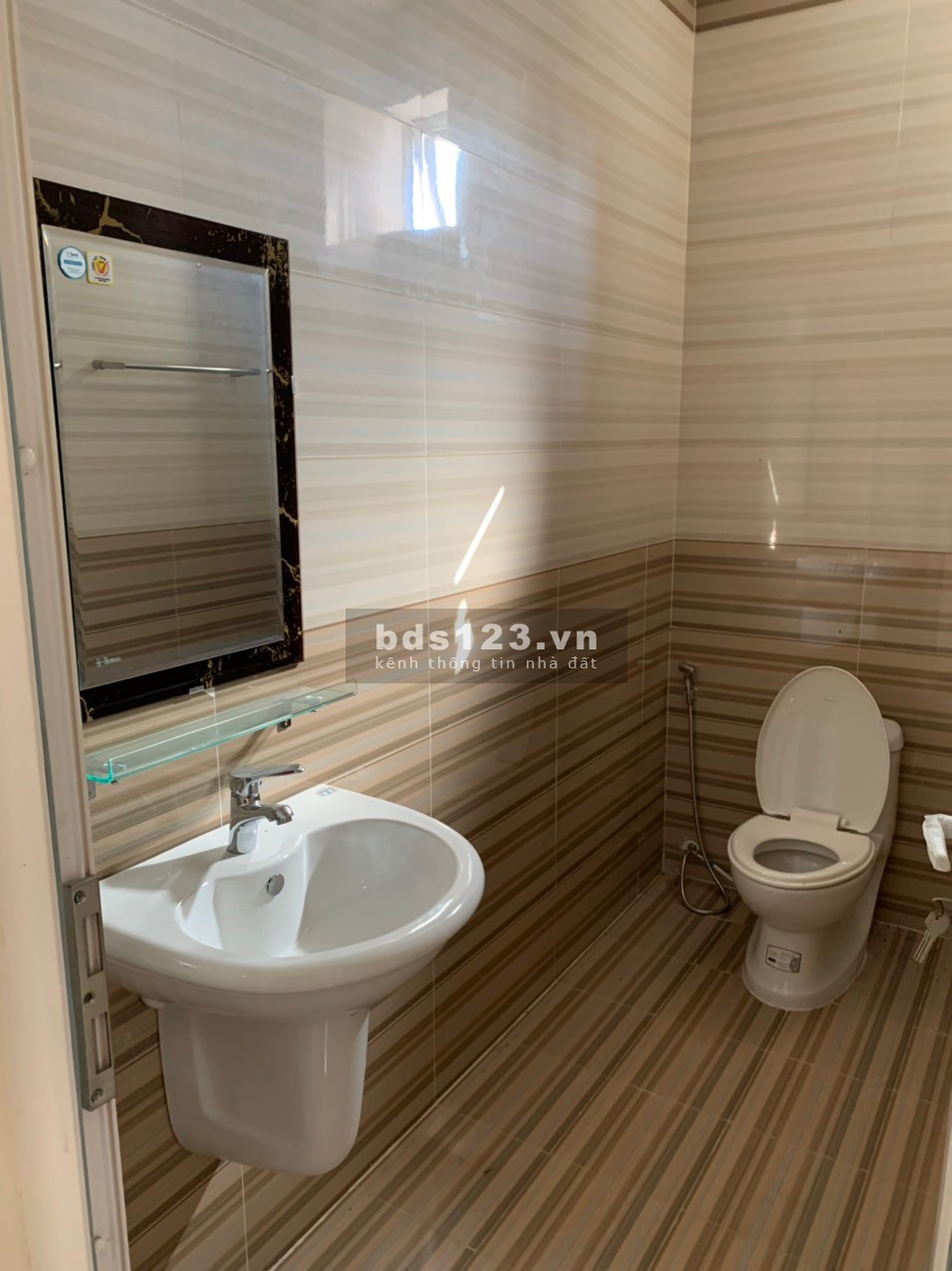Cho thuê gấp 2000m2 kho, mặt bằng kinh doanh Nguyễn Ảnh Thủ, Hiệp Thành, Quận 12