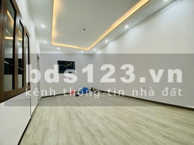 Cần bán gấp nhà mới xây gần hồ Văn Chương DT 25m2, giá 2 tỷ