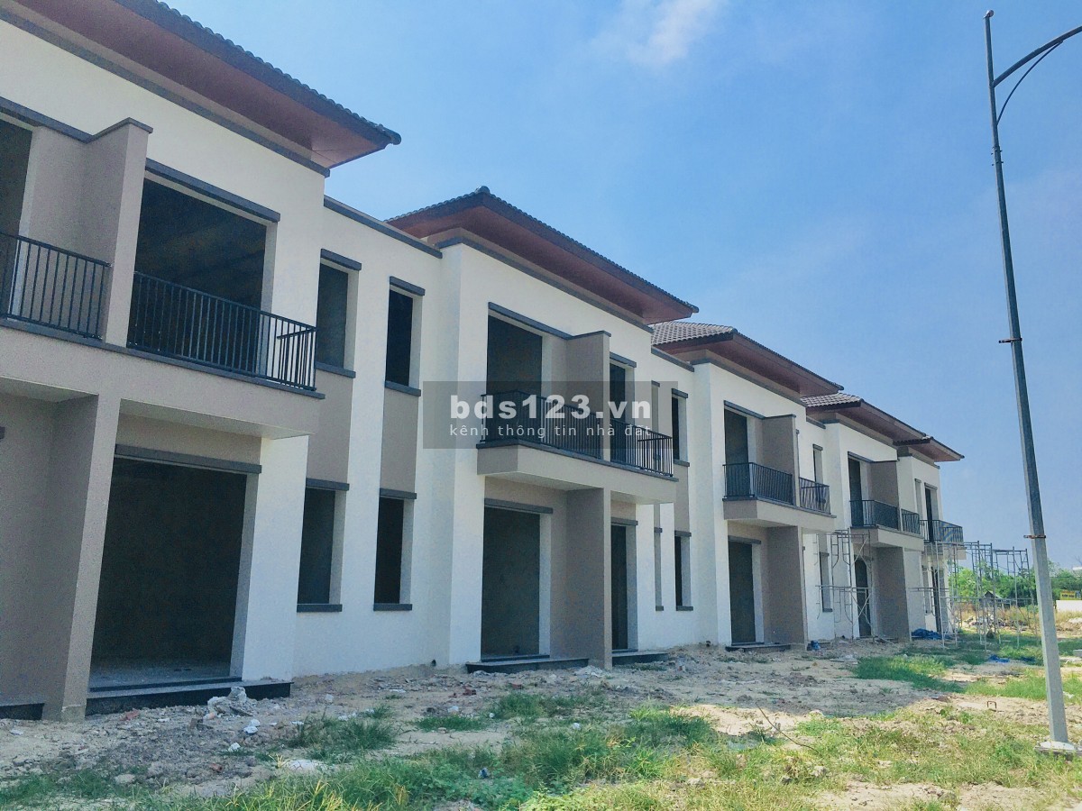 Nhà phố Bình Dương, 1 trệt 1 lầu, giá từ 2,1 tỷ, trả góp 18 tháng không lãi suất, LH: 0773736641