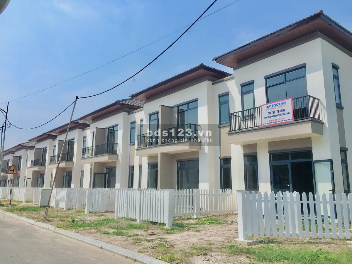 Nhà phố Bình Dương, 1 trệt 1 lầu, giá từ 2,1 tỷ, trả góp 18 tháng không lãi suất, LH: 0773736641