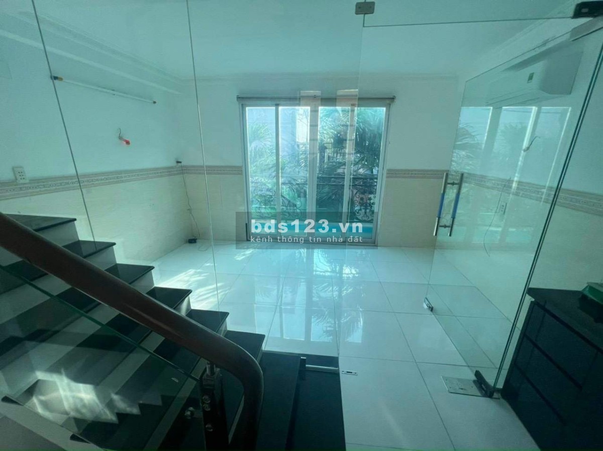 Bán nhà Đất Thánh, Tứ Hải, P6 Tân Bình, 4 tầng 25m2 giá 4 tỷ 6.