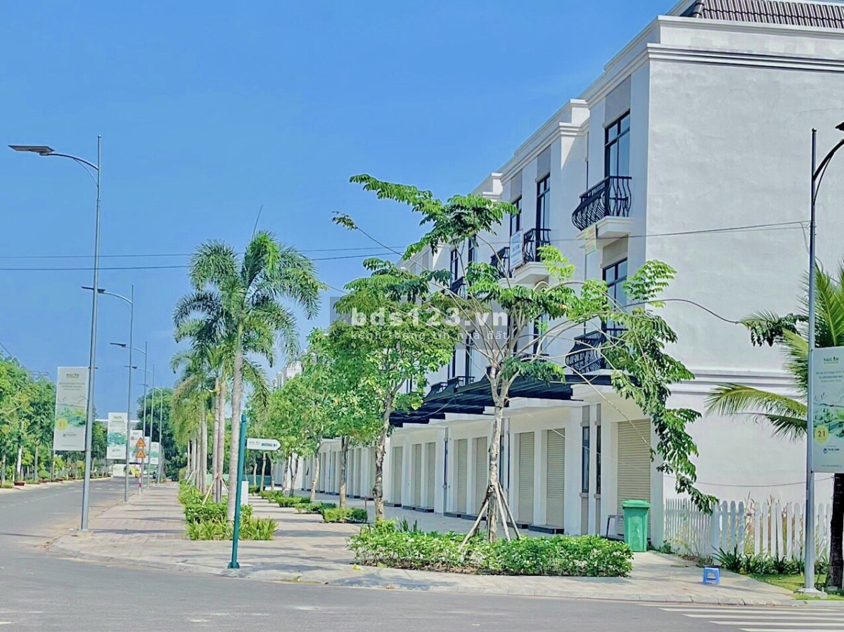 Nhà phố Bình Dương, 1 trệt 1 lầu, giá từ 2,1 tỷ, trả góp 18 tháng không lãi suất, LH: 0773736641