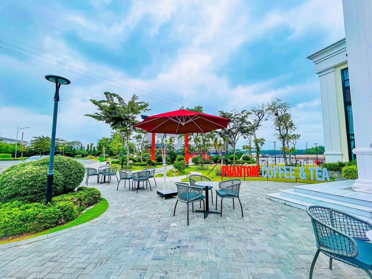 Suất nội bộ nhà phố 1 trệt 2 lầu trung tâm thị trấn Bến Lức, TT chỉ 600 triệu nhận nhà 0773736641