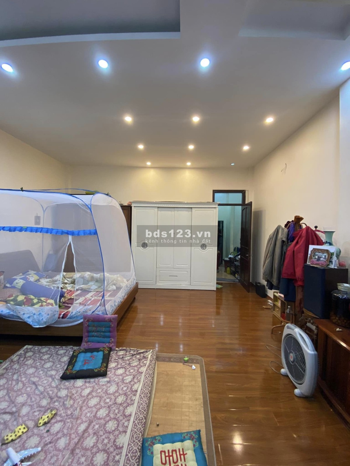 Bán nhà mặt phố Thanh Nhàn, vỉa hè to, kinh doanh đỉnh, dt 64m2, 4 tầng 15.5 tỷ, có thương lượng