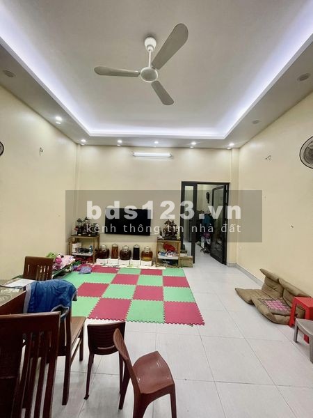 Bán nhà mặt phố Thanh Nhàn, vỉa hè to, kinh doanh đỉnh, dt 64m2, 4 tầng 15.5 tỷ, có thương lượng