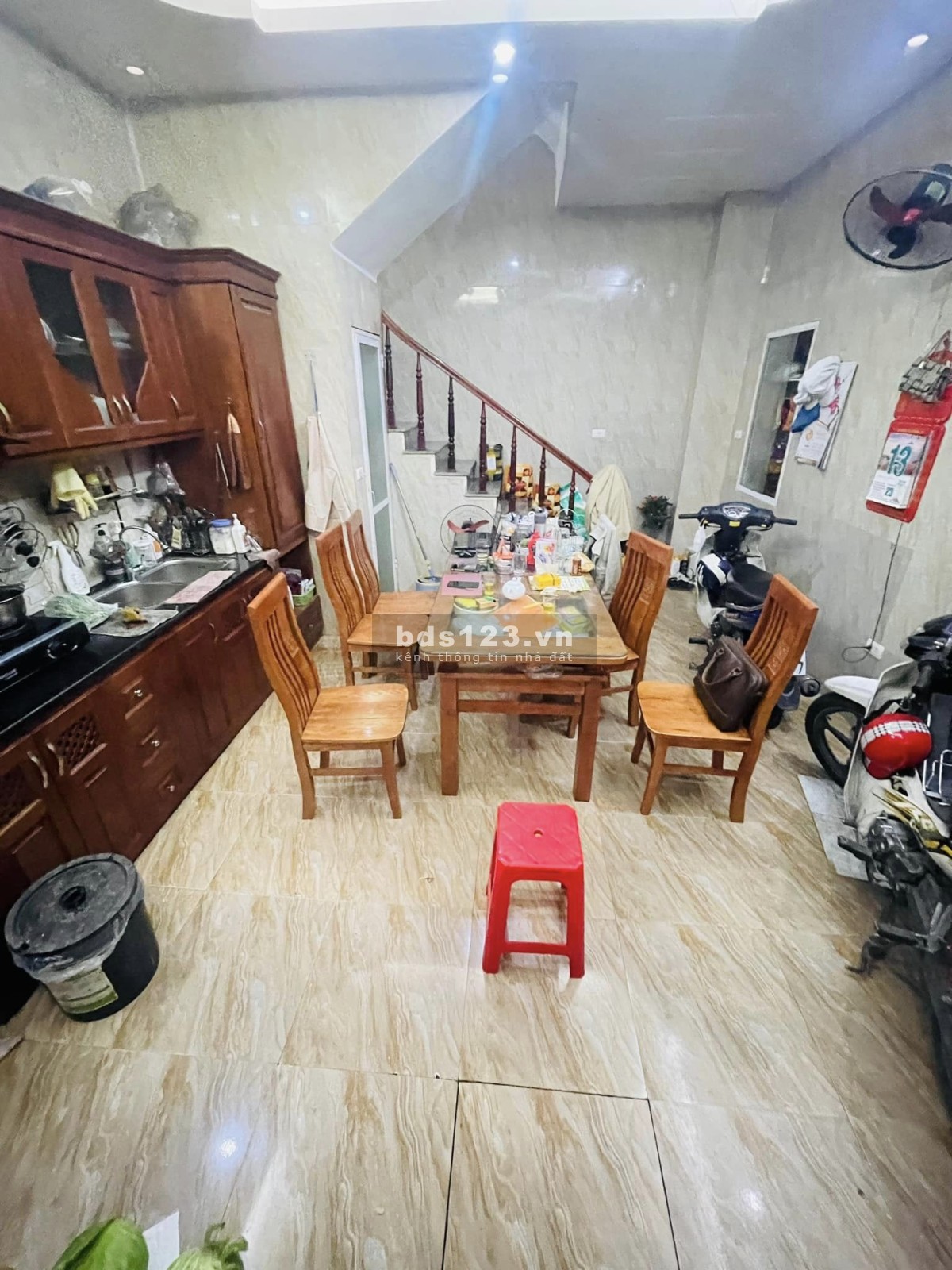 Bán nhà dt 30m2 giá 2.65 tỷ, 5 tầng chủ tự xây lô góc 20m, ô tô tránh dừng đổ