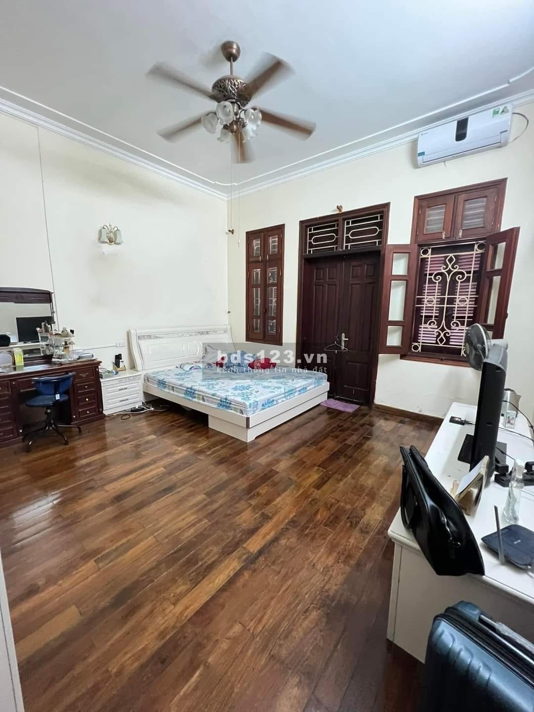 Nhà phố Đội Cấn sát Phố, 2 thoáng, 60m2 giá bán 6,3 tỷ