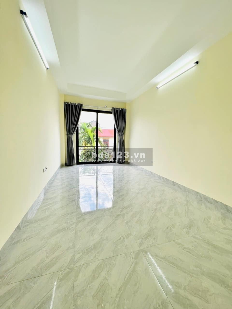 Bán nhà mới 31m2*5 tầng full nội thất phố Định Công gần Vành Đai 2.5 giá 3 tỷ.