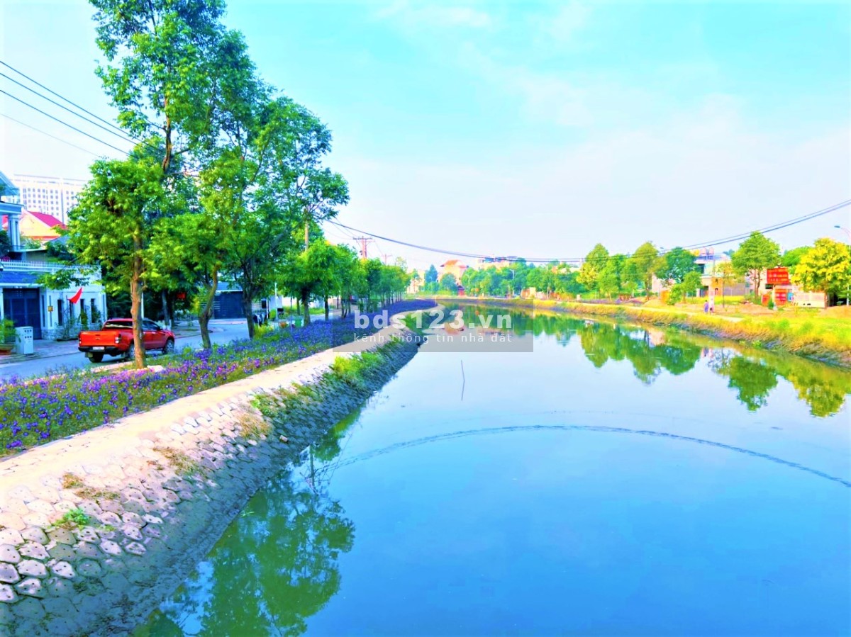 Tôi Chủ bán gấp 420m2 đất thổ cư 100% gần cổng chào Bình Dương, sẵn sổ sang tên, đường nhựa oto.