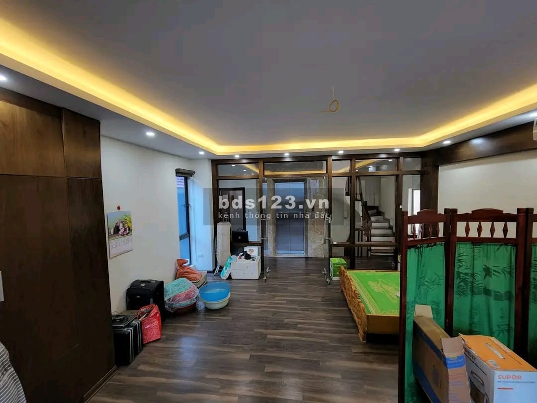Bán nhà phố Nguyên hồng, phân lô bàn cờ, 7 tầng thang máy, 21 tỷ