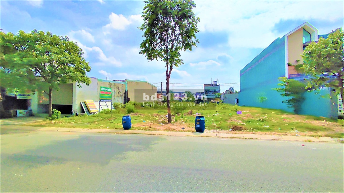 Tôi Chủ bán gấp 420m2 đất thổ cư 100% gần cổng chào Bình Dương, sẵn sổ sang tên, đường nhựa oto.