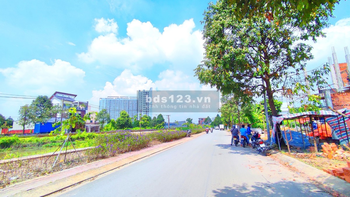 Tôi Chủ bán gấp 420m2 đất thổ cư 100% gần cổng chào Bình Dương, sẵn sổ sang tên, đường nhựa oto.