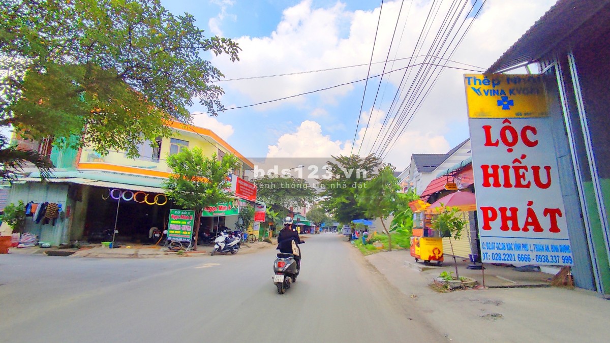 Tôi Chủ bán gấp 420m2 đất thổ cư 100% gần cổng chào Bình Dương, sẵn sổ sang tên, đường nhựa oto.