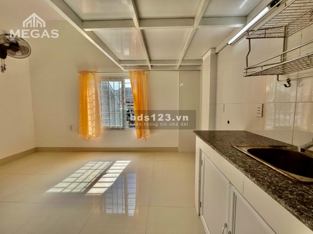 Cho thuê phòng giá rẻ, gác cao, cửa sổ lớn, không giới hạn người ở ngay Nguyễn Kiệm, Phạm Văn Đồng