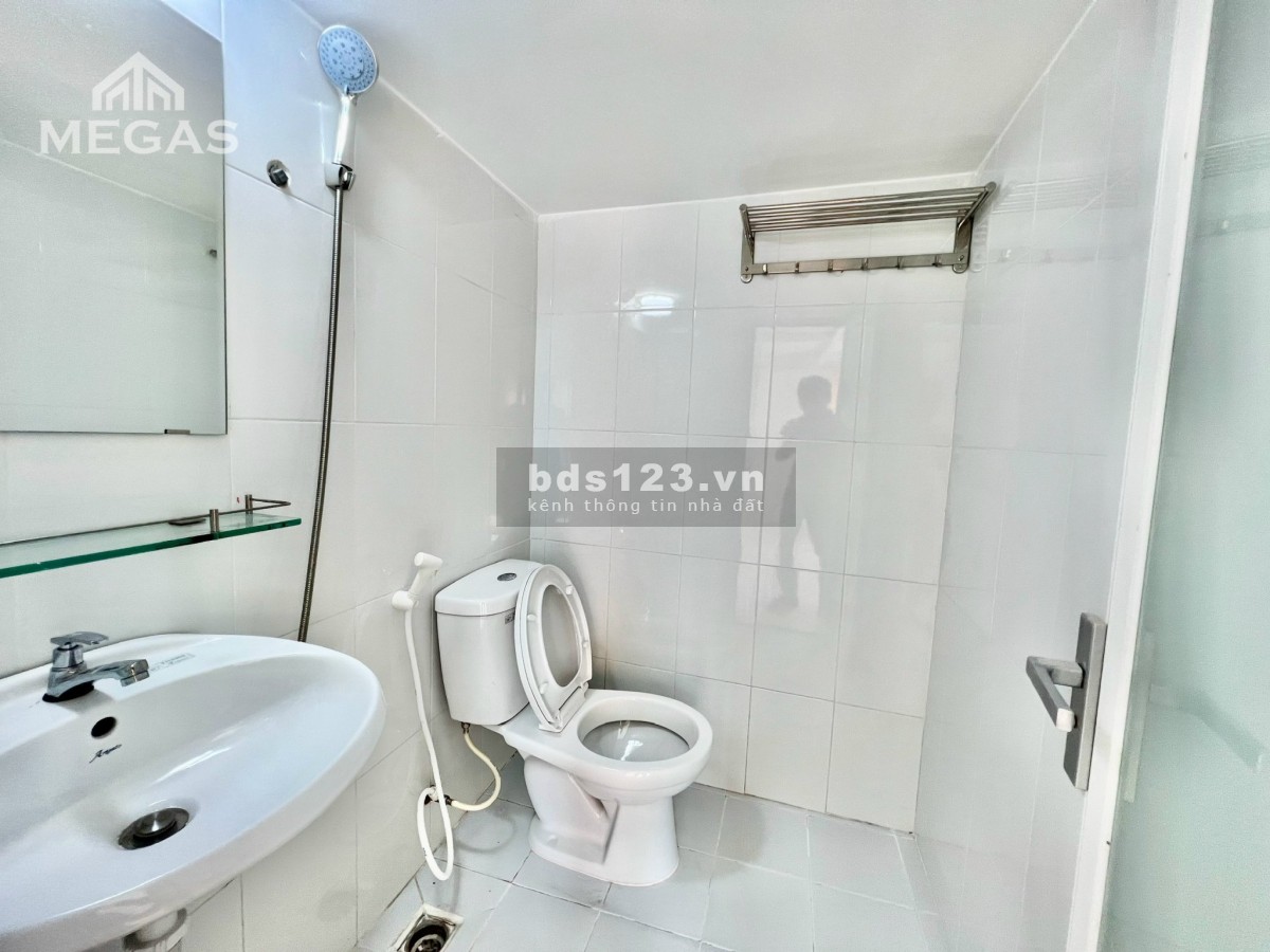 Cho thuê phòng giá rẻ, gác cao, cửa sổ lớn, không giới hạn người ở ngay Nguyễn Kiệm, Phạm Văn Đồng