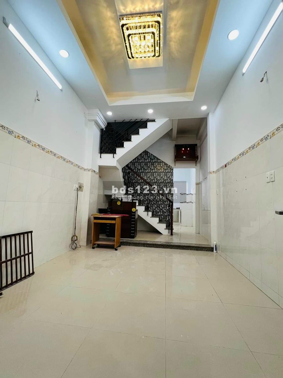 Chủ ngộp cần bán gấp con gà đẻ trứng vàng nhà nằm khu vực Bùi Viện hẻm thông ra Trần Hưng Đạo