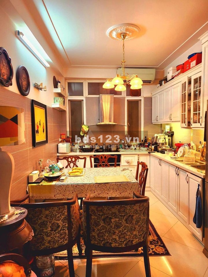 Bán nhà Đội Cấn, dt 41m2, trung tâm Vip Ba Đình, sát phố ô tô gần giá 5.95 tỷ