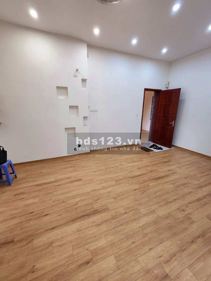 Bán nhà Thanh Xuân ngõ ô tô tránh căn góc dtsd 80m2, giá 2.55 tỷ