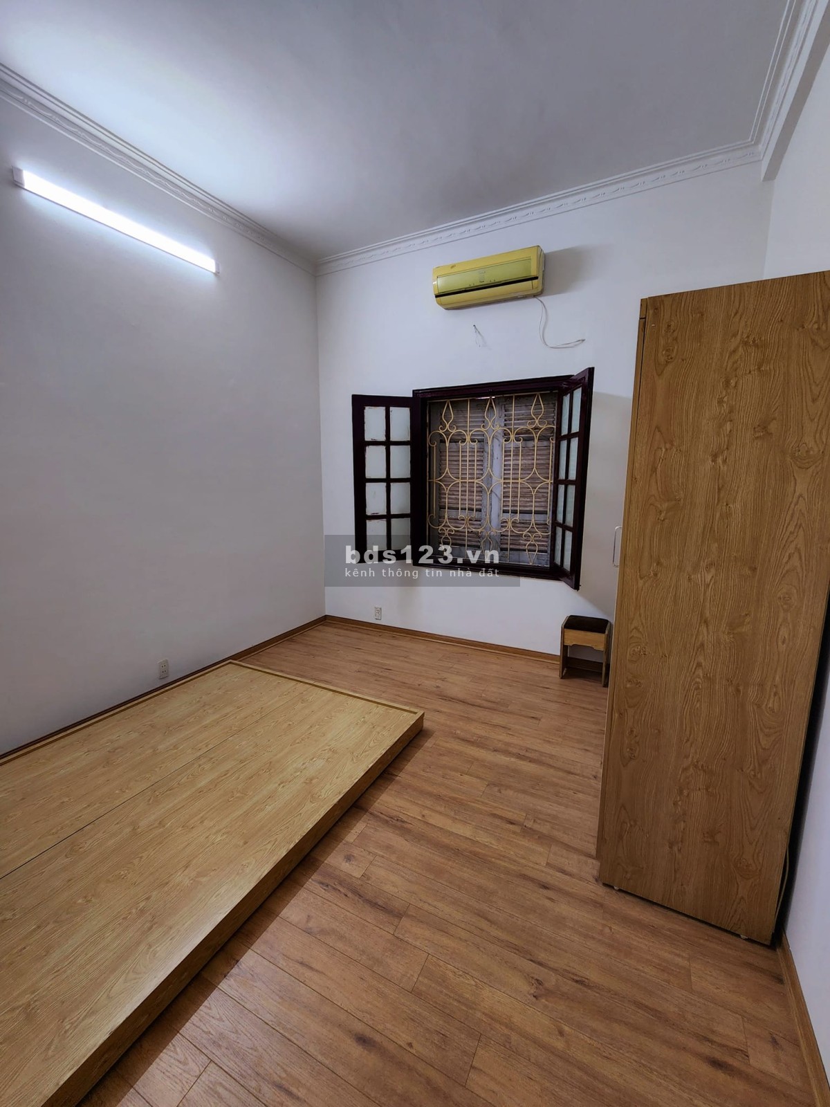 Bán nhà Thanh Xuân ngõ ô tô tránh căn góc dtsd 80m2, giá 2.55 tỷ