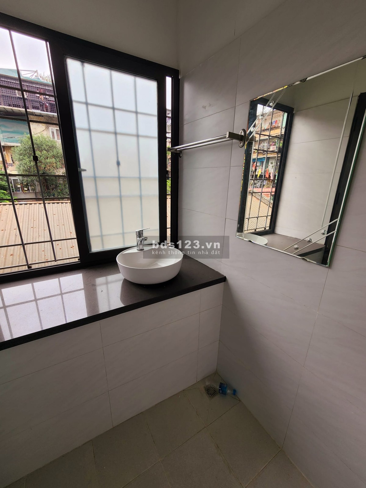 Bán nhà Thanh Xuân ngõ ô tô tránh căn góc dtsd 80m2, giá 2.55 tỷ