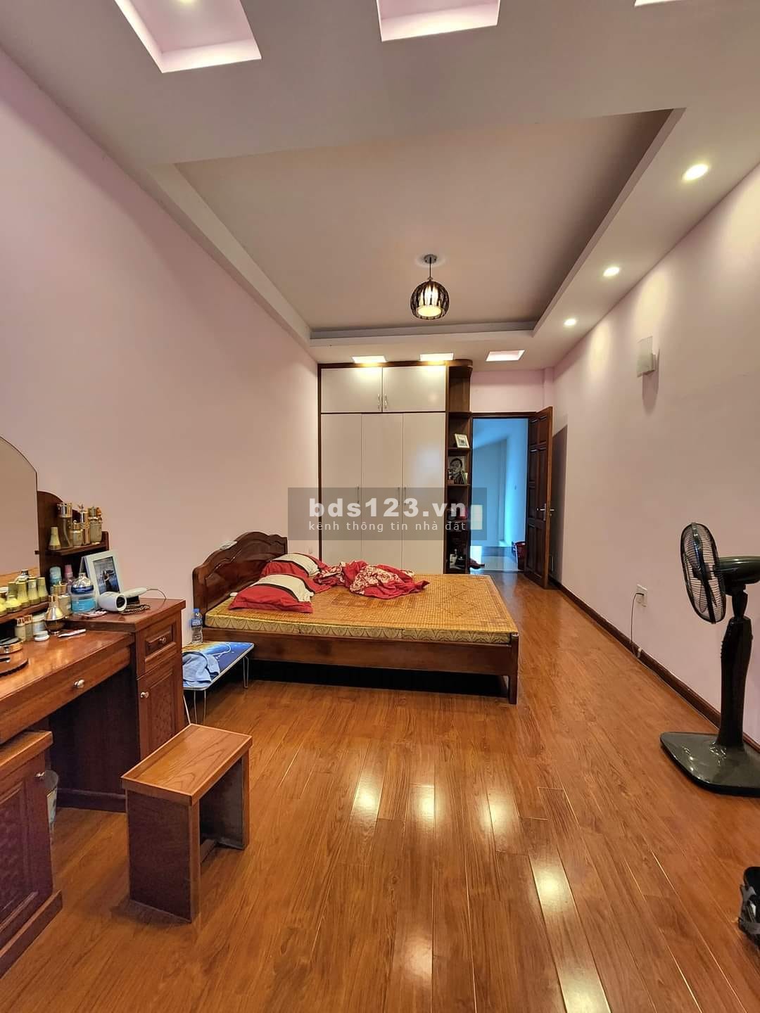 Bán nhà hai mặt thoáng vĩnh viễn, ô tô đỗ cổng tặng full nội thất tiện ích ngập tràn