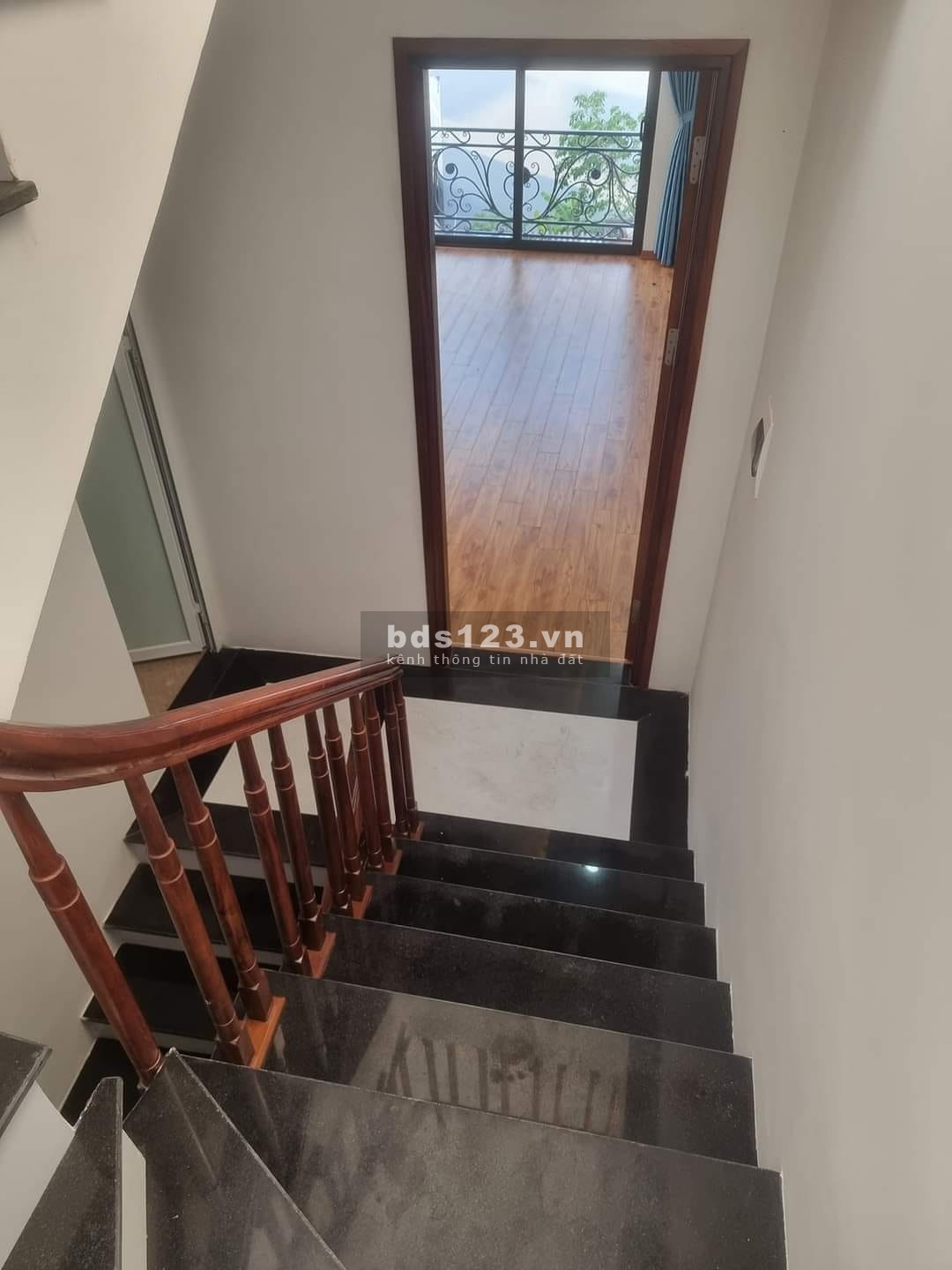 Bán nhà ngõ 135 ĐỘI CẤN, ngõ thông, gần hồ giá 6,1 tỷ