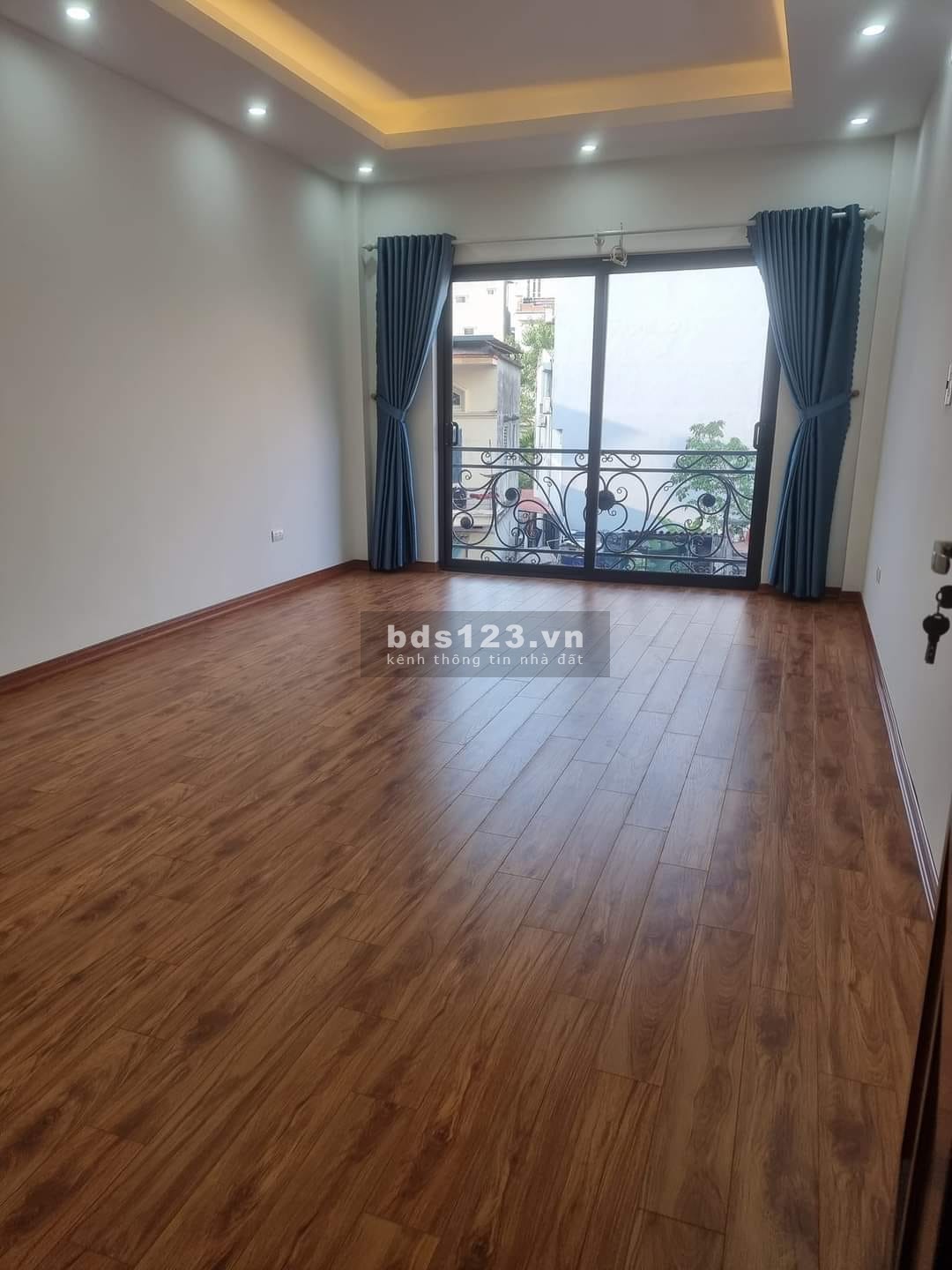 Bán nhà ngõ 135 ĐỘI CẤN, ngõ thông, gần hồ giá 6,1 tỷ