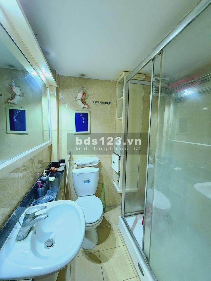 Bán nhà Đội Cấn, dt 41m2, trung tâm Vip Ba Đình, sát phố ô tô gần giá 5.95 tỷ