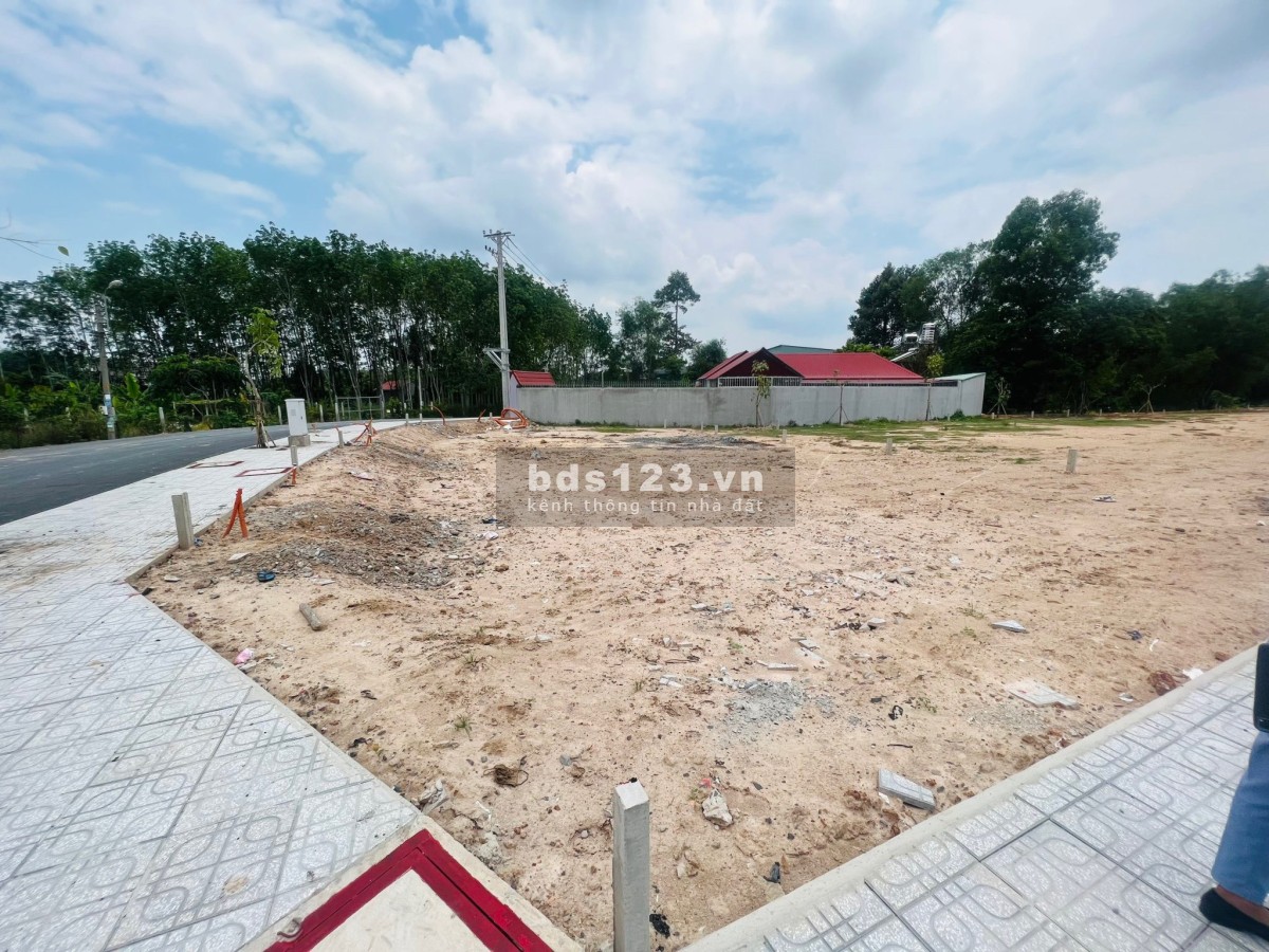 Cần bán gấp 2 lô đất lên thổ cư 110m2, đường Tỉnh Lộ 8 với giá 1.8 tỷ/lô