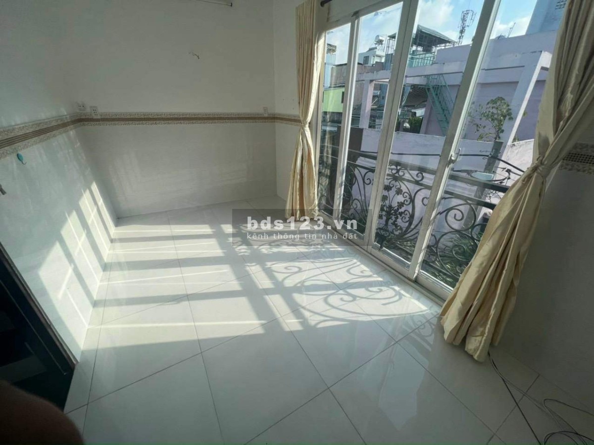 Đất Thánh, ô tô Kia Morning đậu cửa 4 tầng chỉ 4.6 tỷ. Oanh: 0931296366
