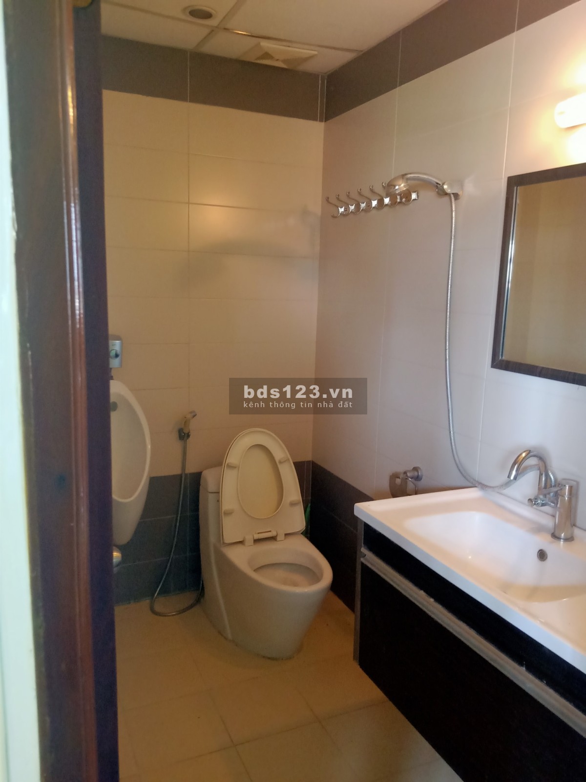 Bán nhà riêng ngay khu dân cư 3 THÁNG 2 Ô TÔ TRÁNH NHAU, DT 65m² chỉ nhỉnh 2 tỷ