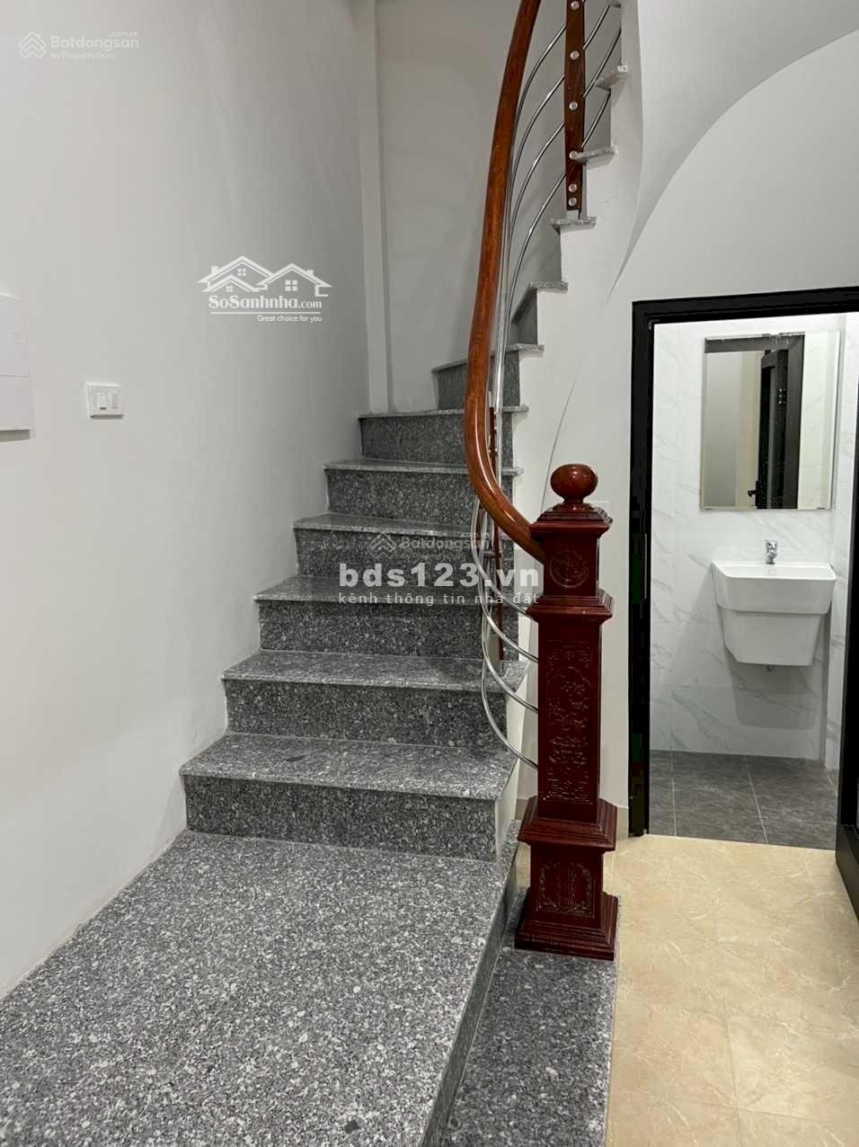 Cho thuê nhà gần Cầu Diễn 45m2x4T, 4 phòng ngủ, đường oto tránh, nhà mới