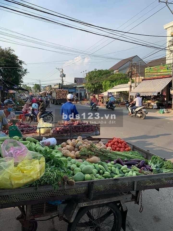Cần bán đất gần khu công nghiệp xung quanh đầy đủ tiện ích, giá tốt