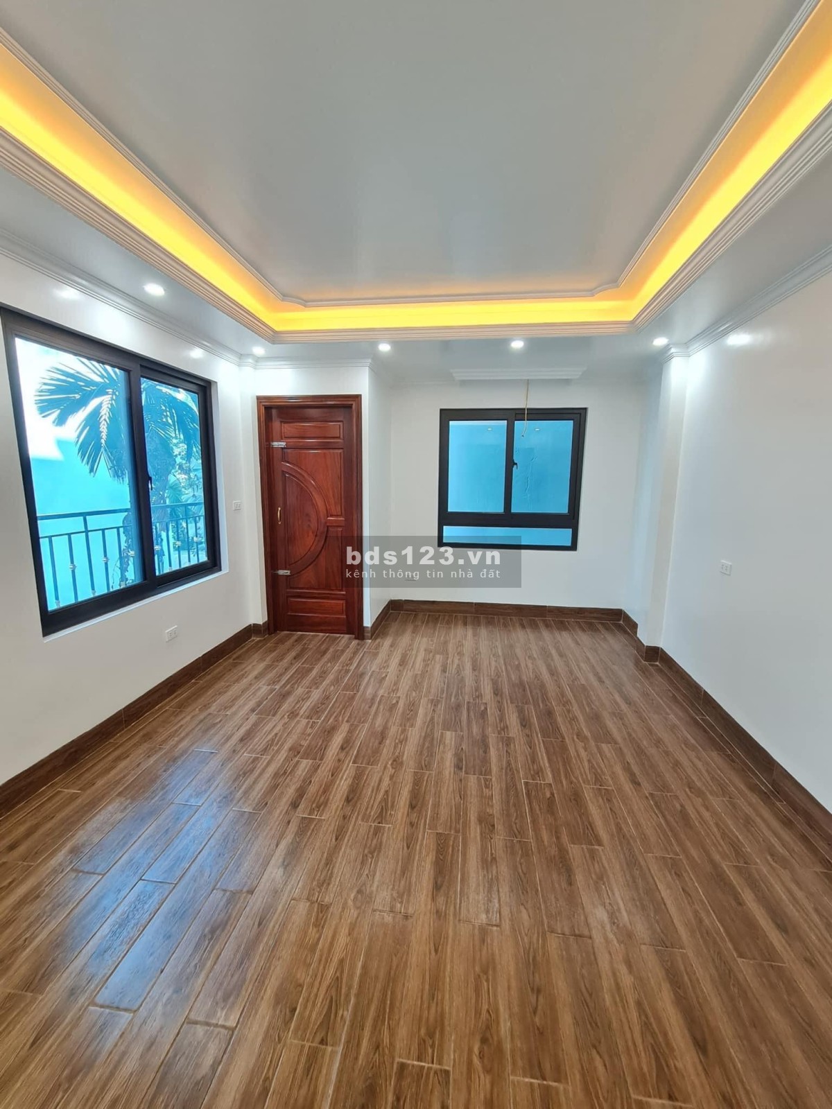 Chỉ 4 tỷ dt 35m2, 5 tầng phố Lê Trọng Tấn, 50m ra ô tô gần phố full nội thất
