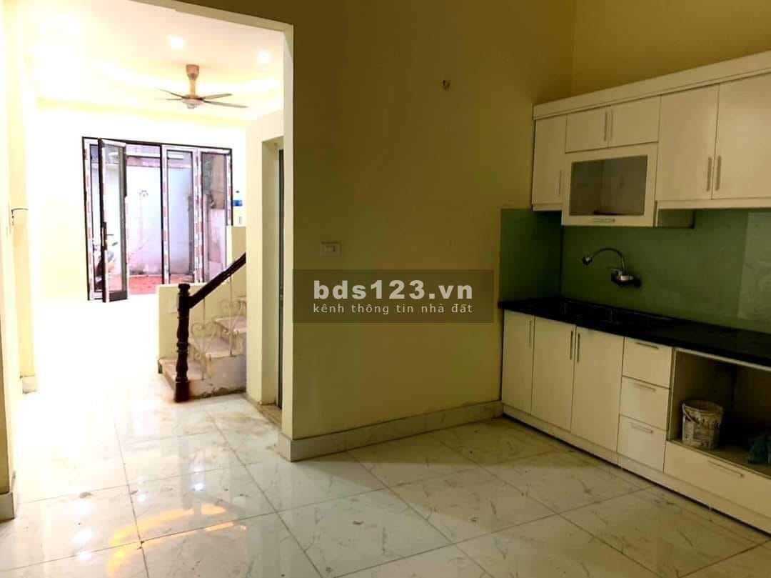 Bàn nhà sân vườn gần ngã tư Sở, nhỉnh 6 tỷ, pháp lý đủ