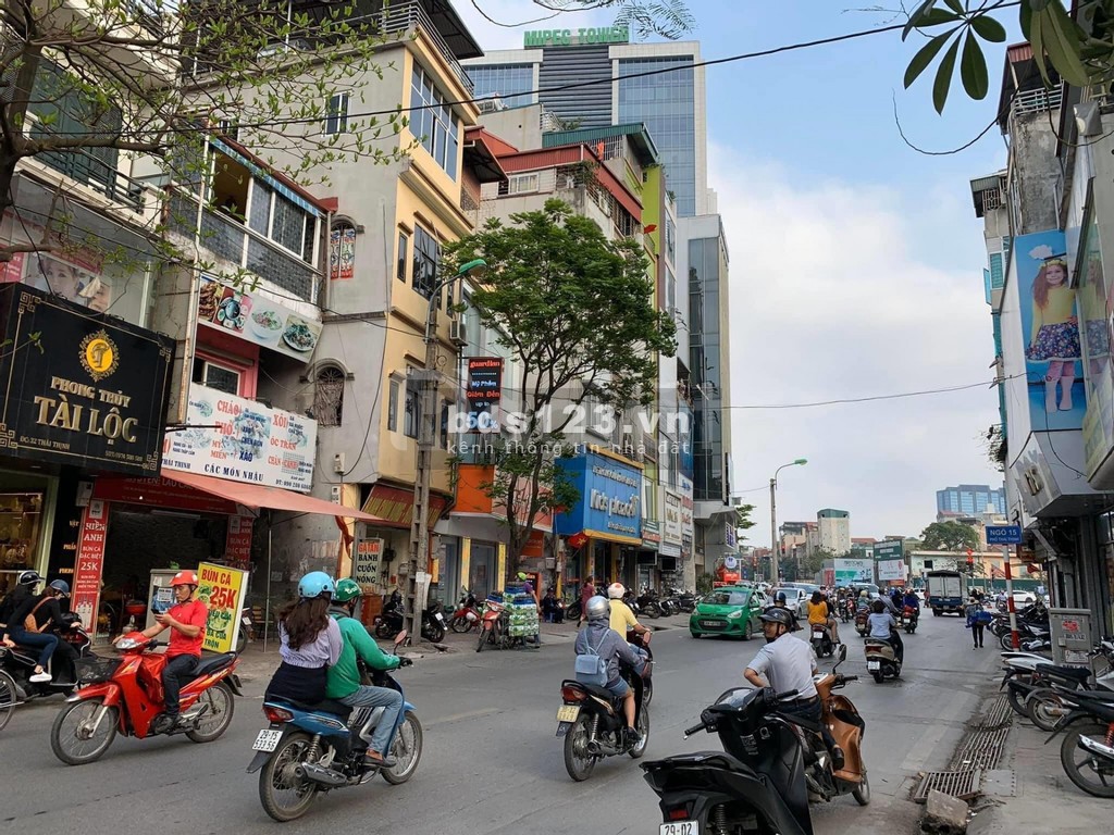  Bán nhà mặt phố Thái Thịnh, lô góc, vỉa hè rộng, mặt tiền 13,2m, 4 tầng, 18 tỷ