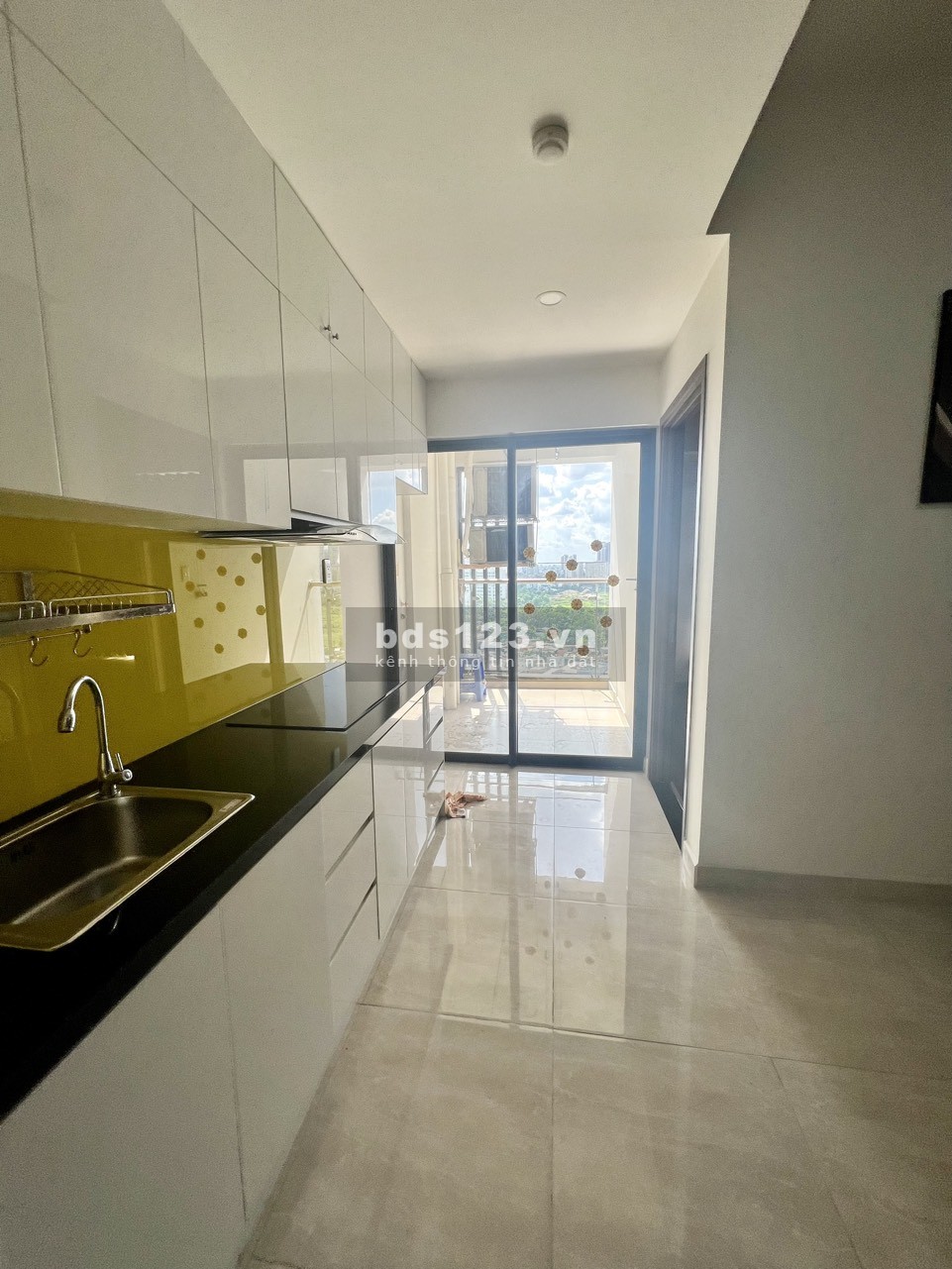 Căn 1PN-1WC có máy lạnh, rèm, ở ngay. Liên hệ 0938287922