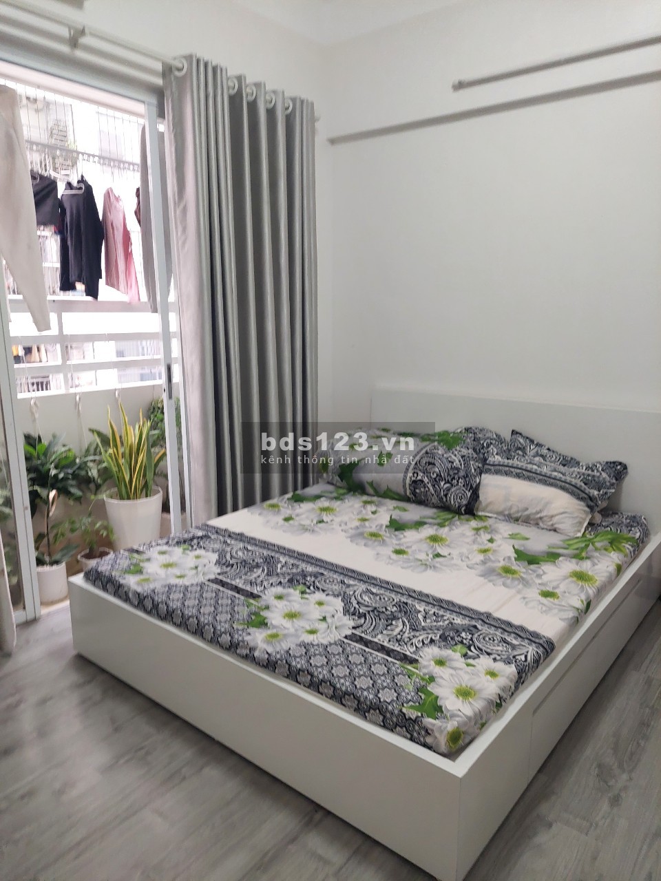 Chính chủ cần bán căn hộ chung cư 80m², 3 PN + 2 WC, tặng full nội thất và đồ điện tử