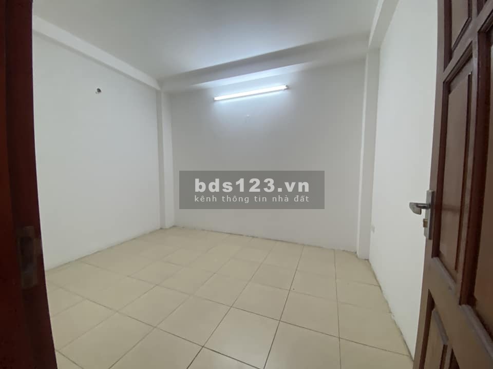 Bán nhà Võ Thị Sáu, sát phố Huế, gần hồ, oto đỗ 30m, 35m2x 4 tầng, mặt tiền rộng 5m, 3 tỷ 8.