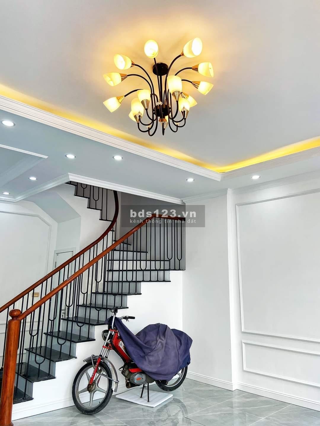 Bán nhà 45m2 mặt tiền 15m, lô góc 3 thoáng, 4 tầng ô tô vào tận nhà giảm 600 triệu