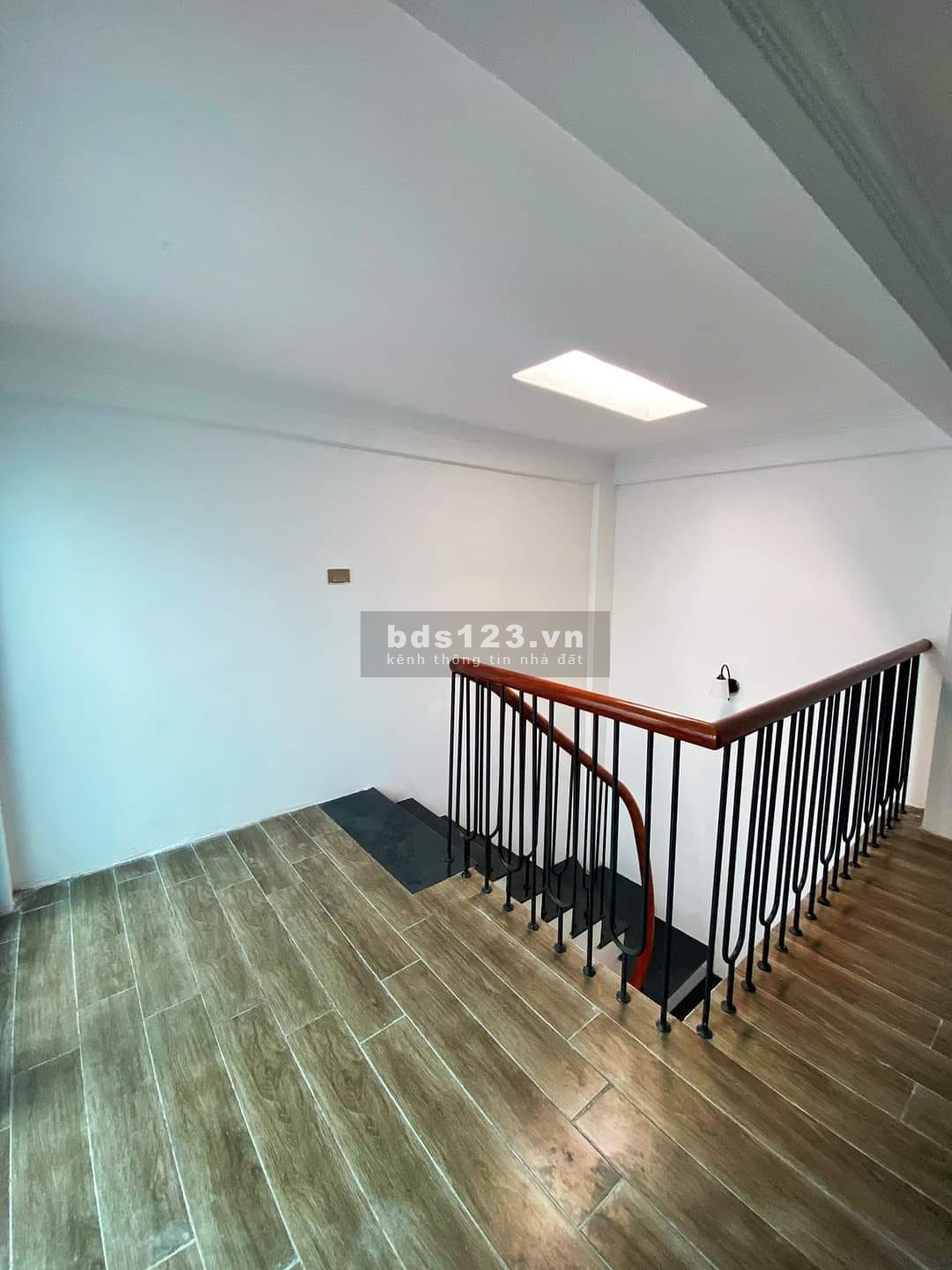 Bán nhà 45m2 mặt tiền 15m, lô góc 3 thoáng, 4 tầng ô tô vào tận nhà giảm 600 triệu