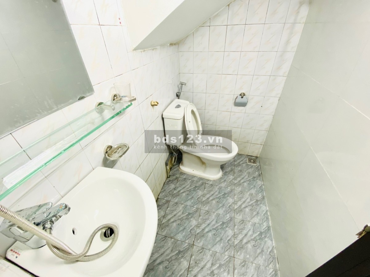 Chính chủ nhờ bán gấp nhà khu quân đội, giá tốt thị trường