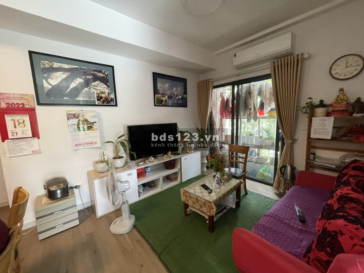 Bán căn hộ chung cư 65m2 2 PN tại Ecopark. Nhà đã có sổ đỏ chính chủ, 2 phòng ngủ 2 phòng vệ sinh.